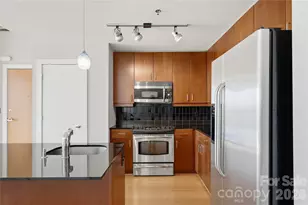 505 E 6th St, Charlotte, NC 28202 - Photo 9