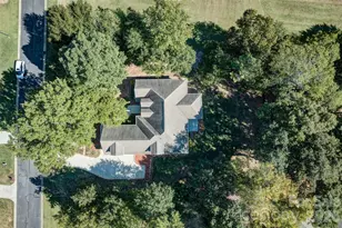 225 Highland Forest Dr, Lake Wylie, SC 29710 - Photo 3