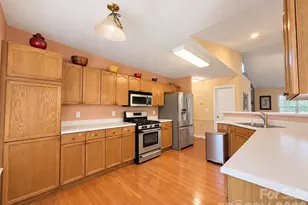 15751 Southern Garden Ln, Charlotte, NC 28278 - Photo 3