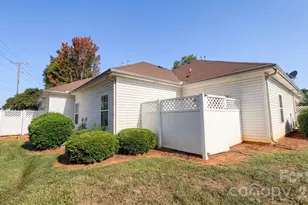 7175 Somerset Springs Dr, Charlotte, NC 28262 - Photo 5