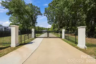 15650 Youngblood Rd, Charlotte, NC 28278 - Photo 3