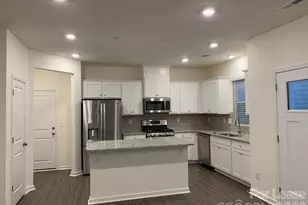 6049 Rizer Dr, Charlotte, NC 28269 - Photo 17