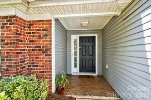 5327 Fernhill Dr, Charlotte, NC 28217 - Photo 3