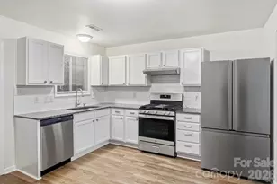 9306 Tiger Lily Ln, Charlotte, NC 28215 - Photo 13