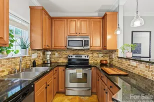 4460 Yoruk Forest Ln, Charlotte, NC 28211 - Photo 9