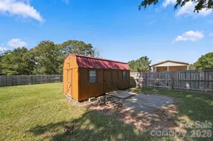 4021 Sulphur Springs Rd NE, Hickory, NC 28601 - Photo 15