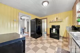 4021 Sulphur Springs Rd NE, Hickory, NC 28601 - Photo 7