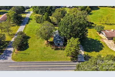 4021 Sulphur Springs Road NE, Hickory, NC 28601 - Photo 17