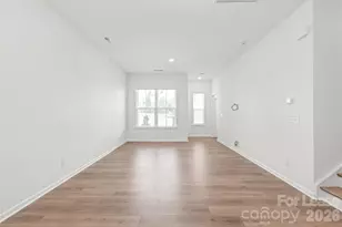 5807 Clear Creek Ln, Charlotte, NC 28215 - Photo 9