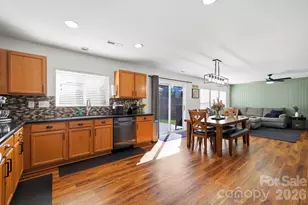 2729 Markham Woods Ct, Charlotte, NC 28214 - Photo 9