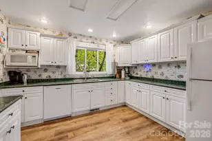3238 Debbie Dr, Hendersonville, NC 28791 - Photo 15