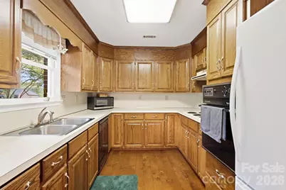 625 Davie Avenue, Statesville, NC 28677 - Photo 9