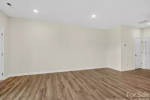 6565 Fire Lily Ln, Charlotte, NC 28216 - Photo 7