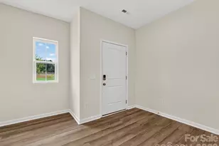 6565 Fire Lily Ln, Charlotte, NC 28216 - Photo 5