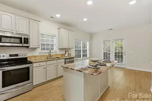 8128 Madrigal Ct, Waxhaw, NC 28173 - Photo 9