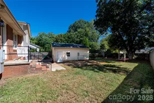 6929 Thorncliff Dr, Charlotte, NC 28210 - Photo 37