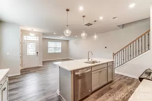 5225 Wyes Oak Ln, Charlotte, NC 28269 - Photo 5