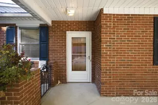 19838 Oak Leaf Cir, Cornelius, NC 28031 - Photo 3