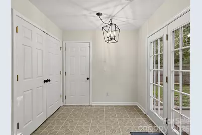 5724 Henderson Oaks Drive, Charlotte, NC 28269 - Photo 11
