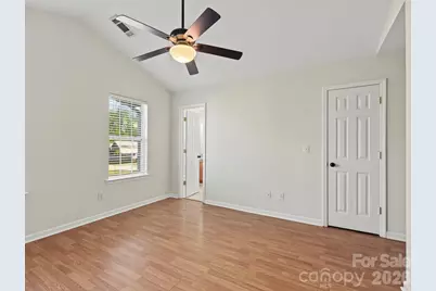 5724 Henderson Oaks Drive, Charlotte, NC 28269 - Photo 17