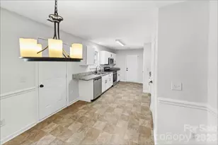 3139 Reid Brook Ln, Charlotte, NC 28208 - Photo 5