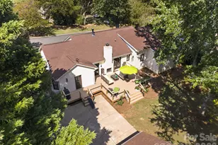2021 Lynbridge Dr, Charlotte, NC 28270 - Photo 3