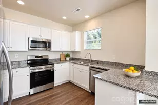 1010 Moorebrook Dr, Charlotte, NC 28214 - Photo 7