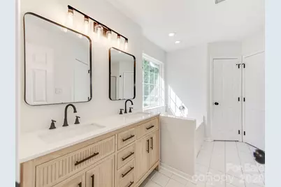 810 Greenhill Drive, Charlotte, NC 28217 - Photo 9
