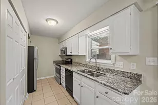 11059 Hunter Trail Ln, Charlotte, NC 28226 - Photo 5