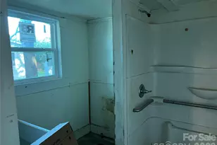1313 E Maiden Rd, Maiden, NC 28650 - Photo 25