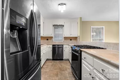 2433 1st Street NW #22, Hickory, NC 28601 - Photo 3