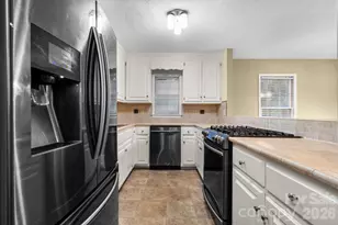2433 1st St NW, Hickory, NC 28601 - Photo 3