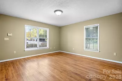 2433 1st Street NW #22, Hickory, NC 28601 - Photo 5