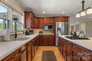422 Crooked Creek Rd, Hendersonville, NC 28739 - Photo 13