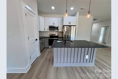 606 E Robinson Street, Dallas, NC 28034 - Photo 3