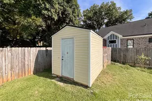 1501 Effingham Rd, Charlotte, NC 28208 - Photo 27