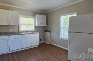916 Mountain Crest Dr, Kings Mountain, NC 28086 - Photo 3
