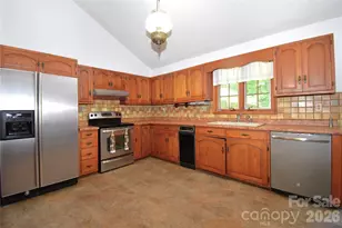 586 Justice Ridge Rd, Candler, NC 28715 - Photo 3