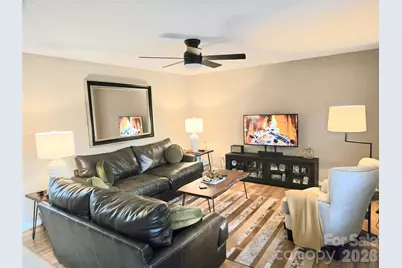 475 N Spring Avenue, Newton, NC 28658 - Photo 3
