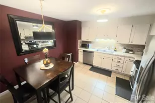 475 N Spring Ave, Newton, NC 28658 - Photo 7