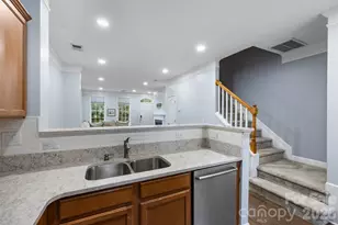 8512 Beaver Creek Dr, Charlotte, NC 28269 - Photo 5
