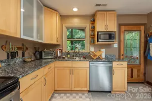 824 N Cherokee Ave, Black Mountain, NC 28711 - Photo 11