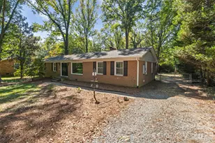 1817 Balfour Ln, Charlotte, NC 28216 - Photo 3