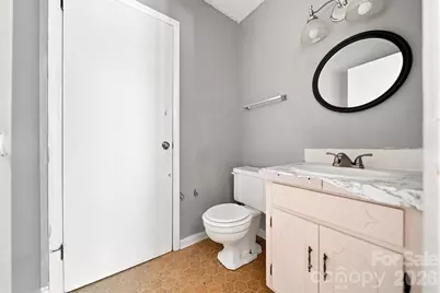 402 S Ashe Avenue, Newton, NC 28658 - Photo 33