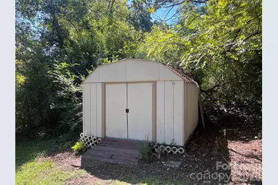306 E Texas Avenue, Bessemer City, NC 28016 - Photo 17