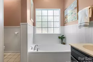 4415 Highcroft Ln, Charlotte, NC 28269 - Photo 19