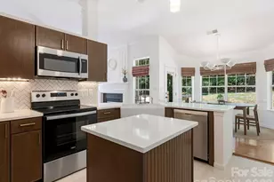 4415 Highcroft Ln, Charlotte, NC 28269 - Photo 11