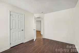 4609 Avalon Forest Ln, Charlotte, NC 28269 - Photo 13
