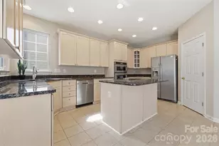 6211 Chavel Ln, Charlotte, NC 28269 - Photo 3