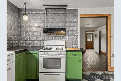 615 Oak Avenue, Spruce Pine, NC 28777 - Photo 13